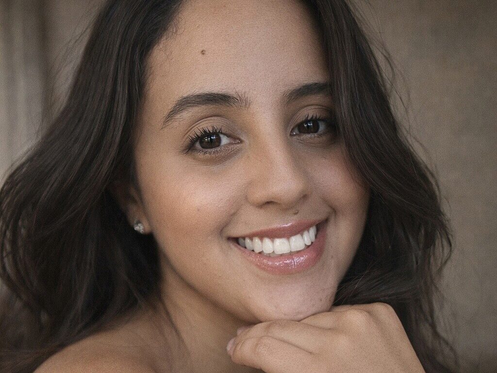 Alicce Kiim webcam model