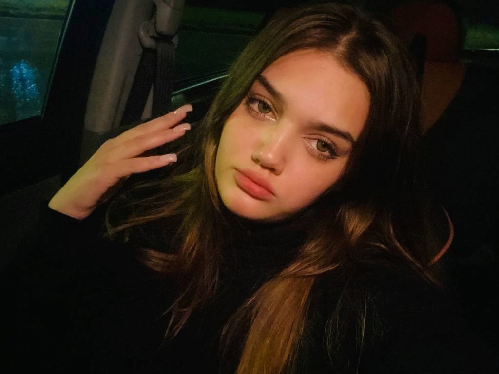 Bella Averys