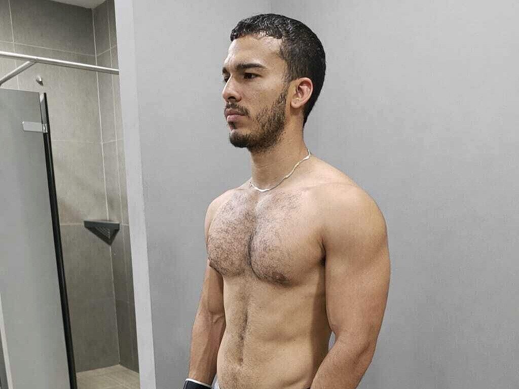 Live Chat with Erick Elias on Flirt4Free