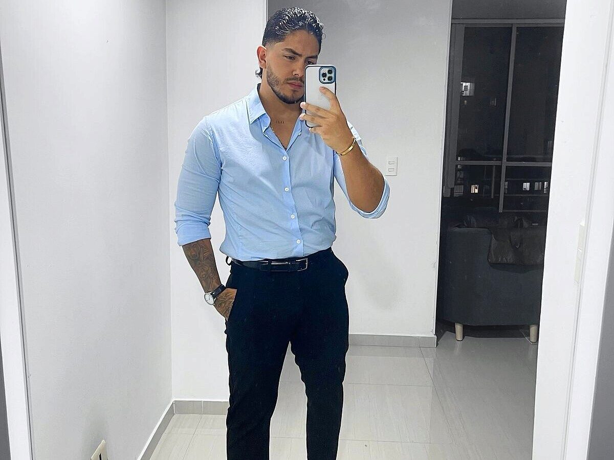 Owen Pierces Live Webcam on Flirt4Free