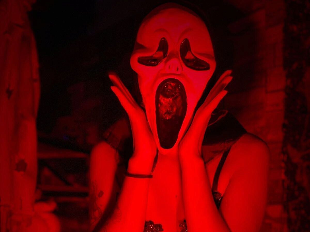 Perla Rousee live cam model at Flirt4Free