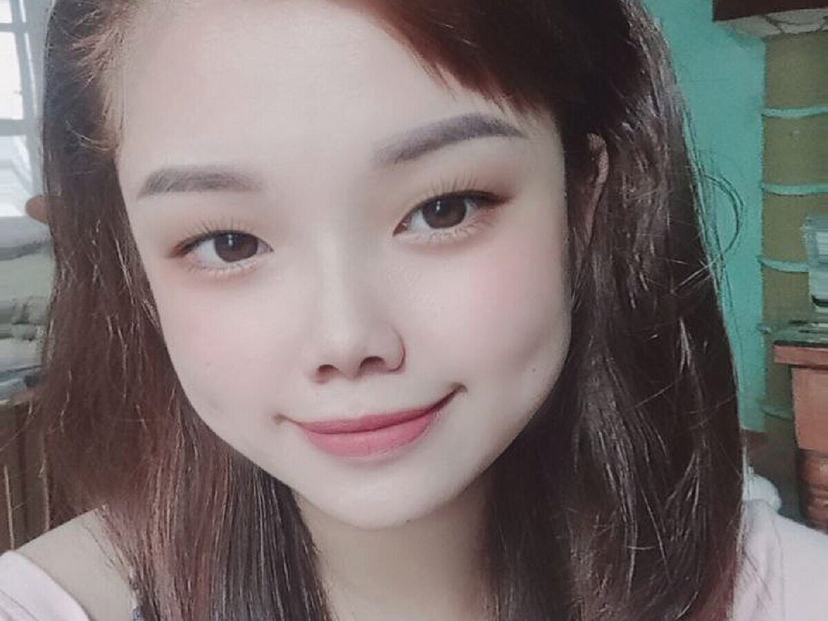 Live Chat with Elizabeth Olsen on Flirt4Free