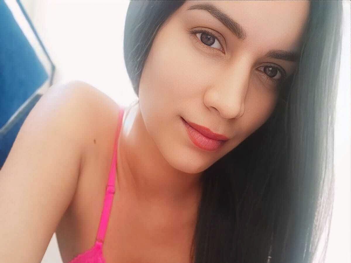 Caméra sexe avec Alexa Goddes sur 1 sur 1 sex cams