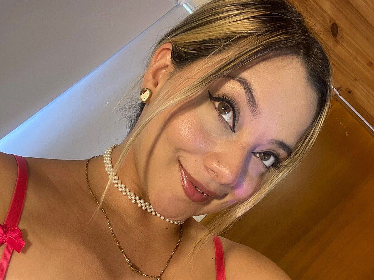 Julietha Wolf Live Chat on Flirt4Free