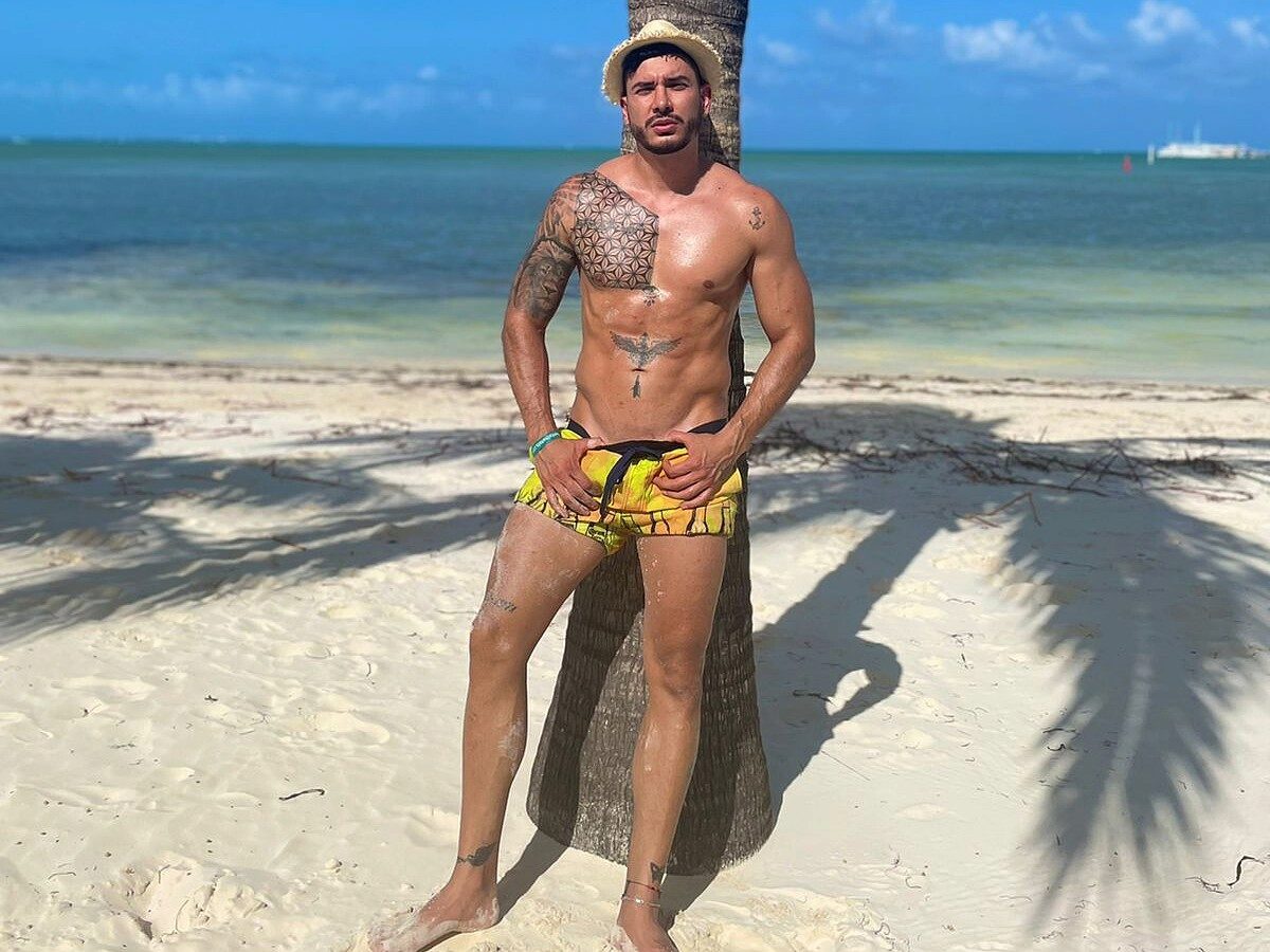 Valentino Rivas nude live cam