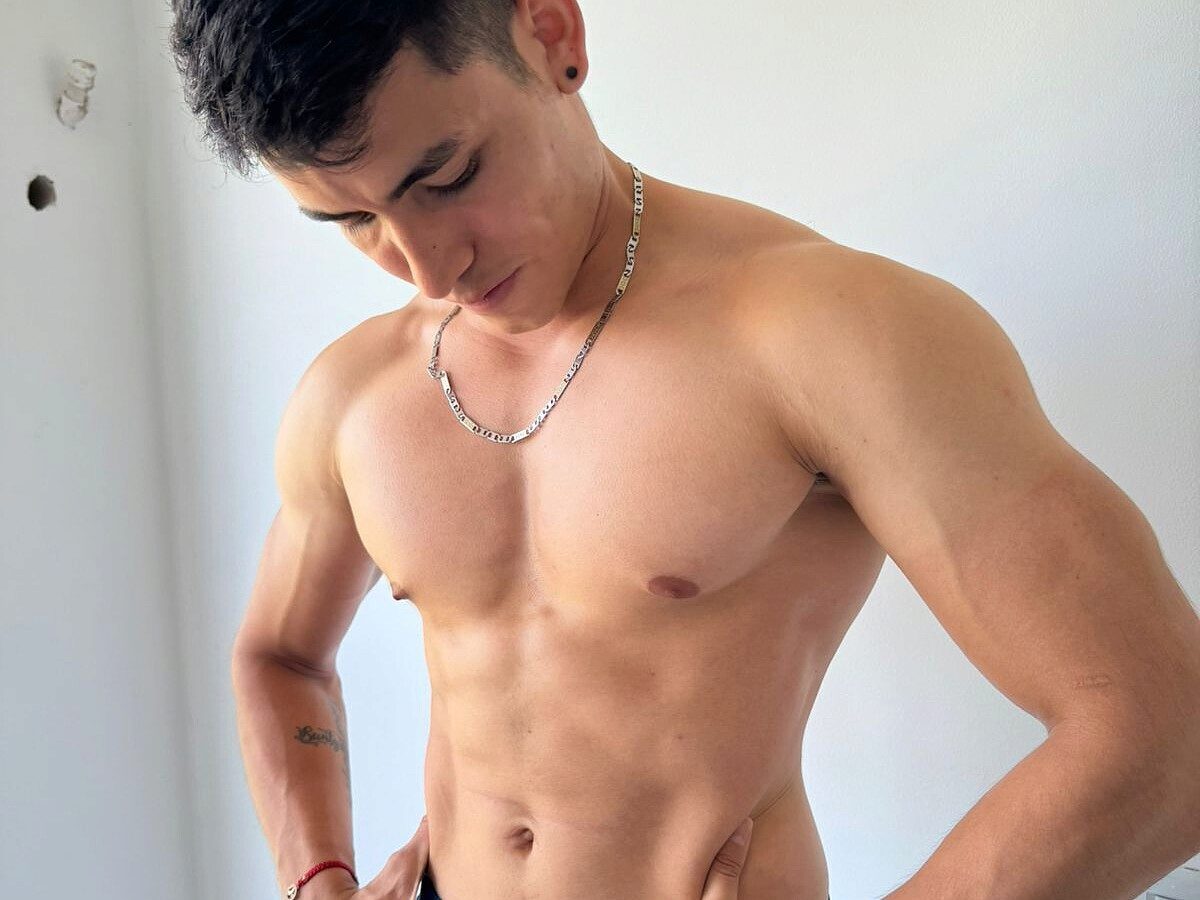 James Johnsonn live cam model at Flirt4Free