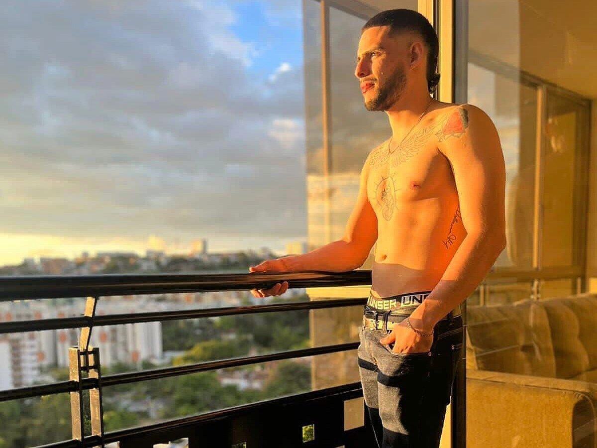 Matheo Ferrari Live Cam on Flirt4Free