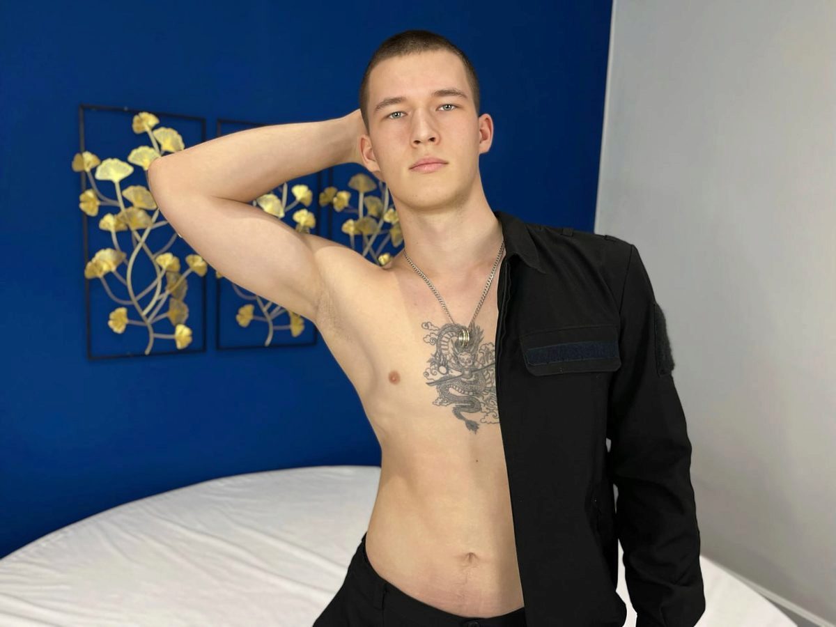 Evan Moon live cam model at Flirt4Free