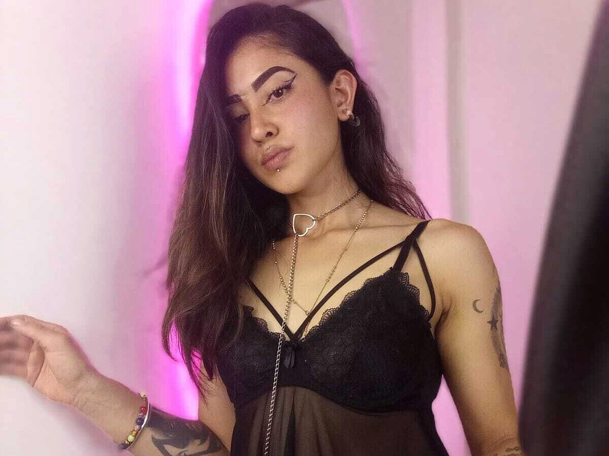 Watch Kataleya Sky live on cam on Flirt4Free