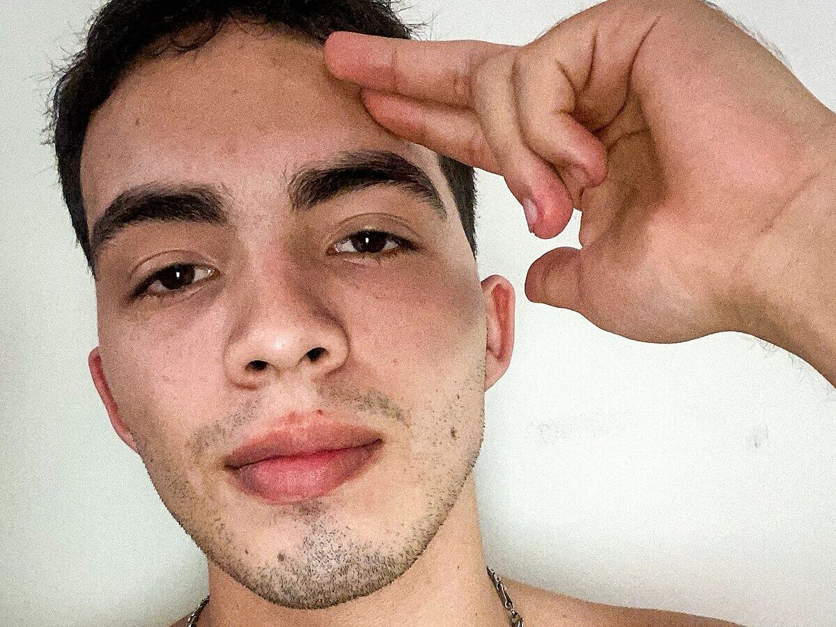 Watch Brunoo Steel live on cam on Flirt4Free