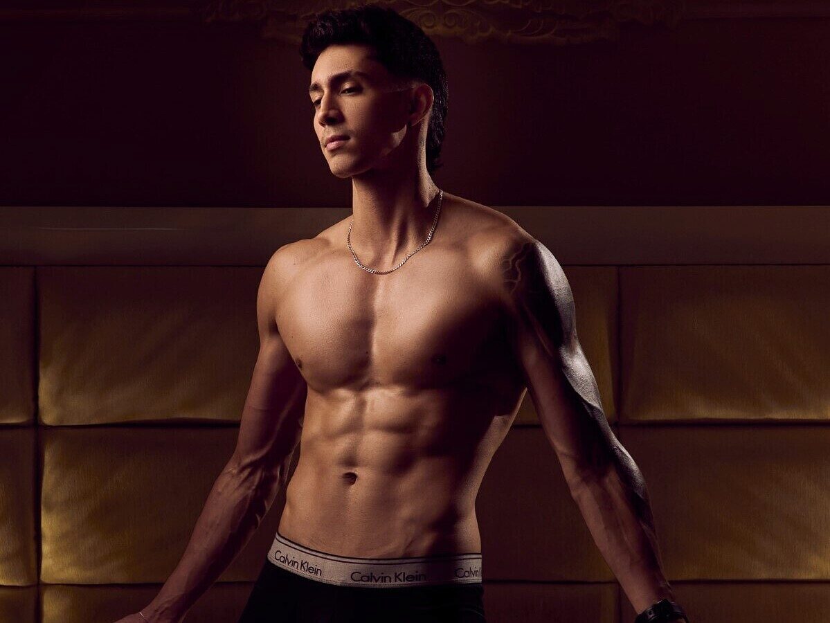 Watch Oliver Bennet live on cam on Flirt4Free