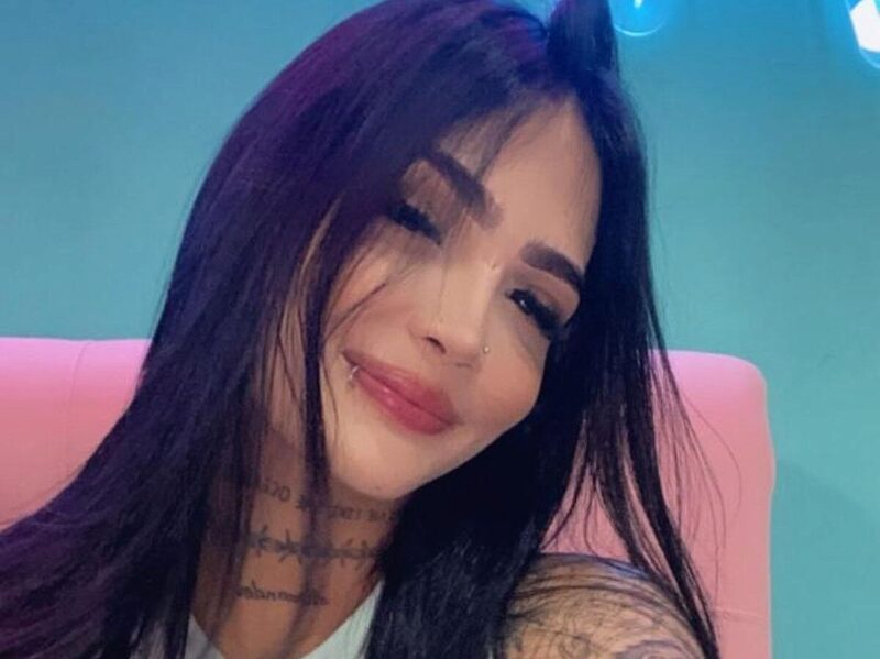 Ariadna Blare live cam model at Flirt4Free