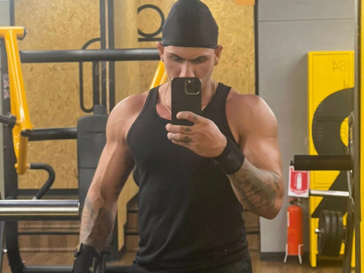 Watch Dave Gotti live on cam on Flirt4Free