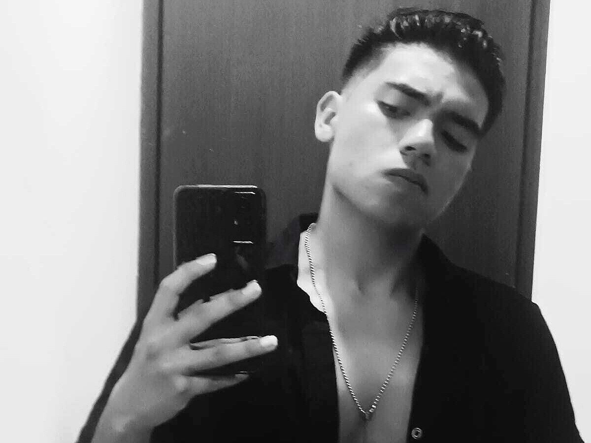 Watch Blaky Sam live on cam on Flirt4Free