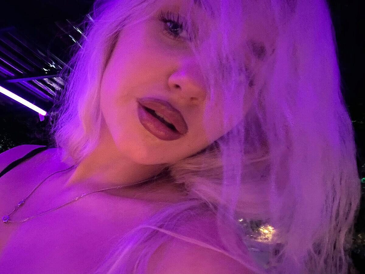 Annie Swanson Live Webcam on Flirt4Free