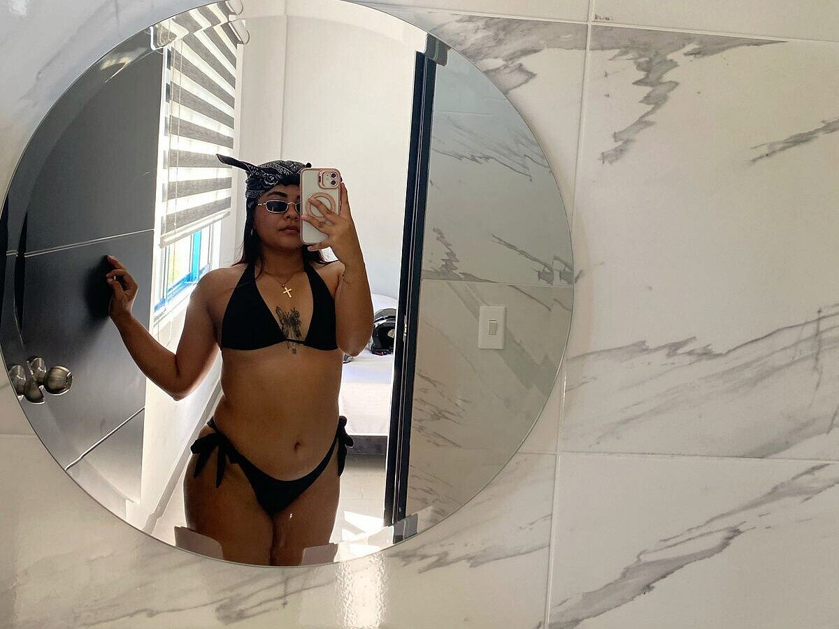 Watch Giselle Smitf live on cam on Flirt4Free