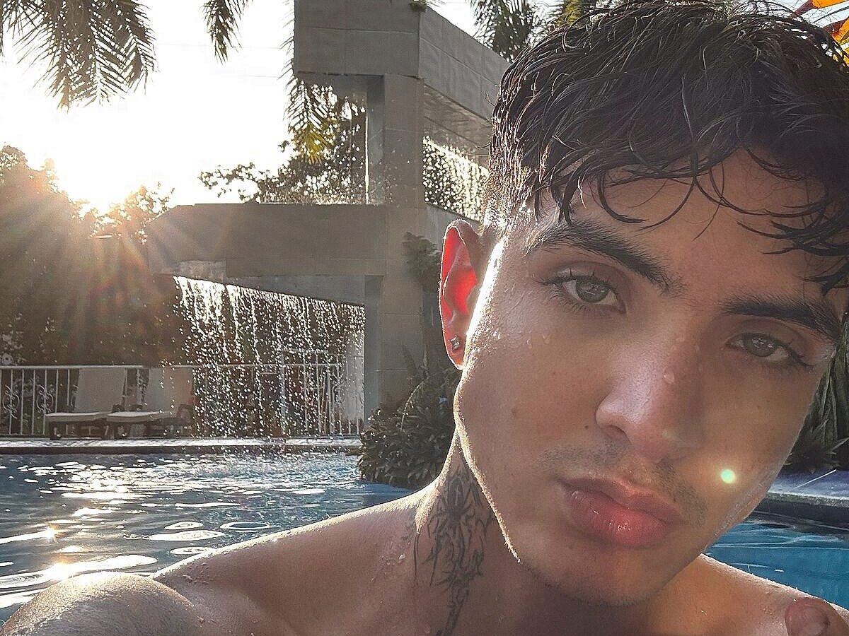 Watch  Ian Light live on Flirt4Free