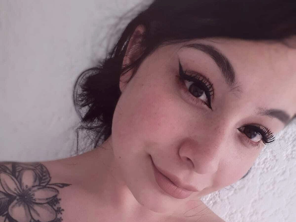 Leia Moon Live Webcam on Flirt4Free