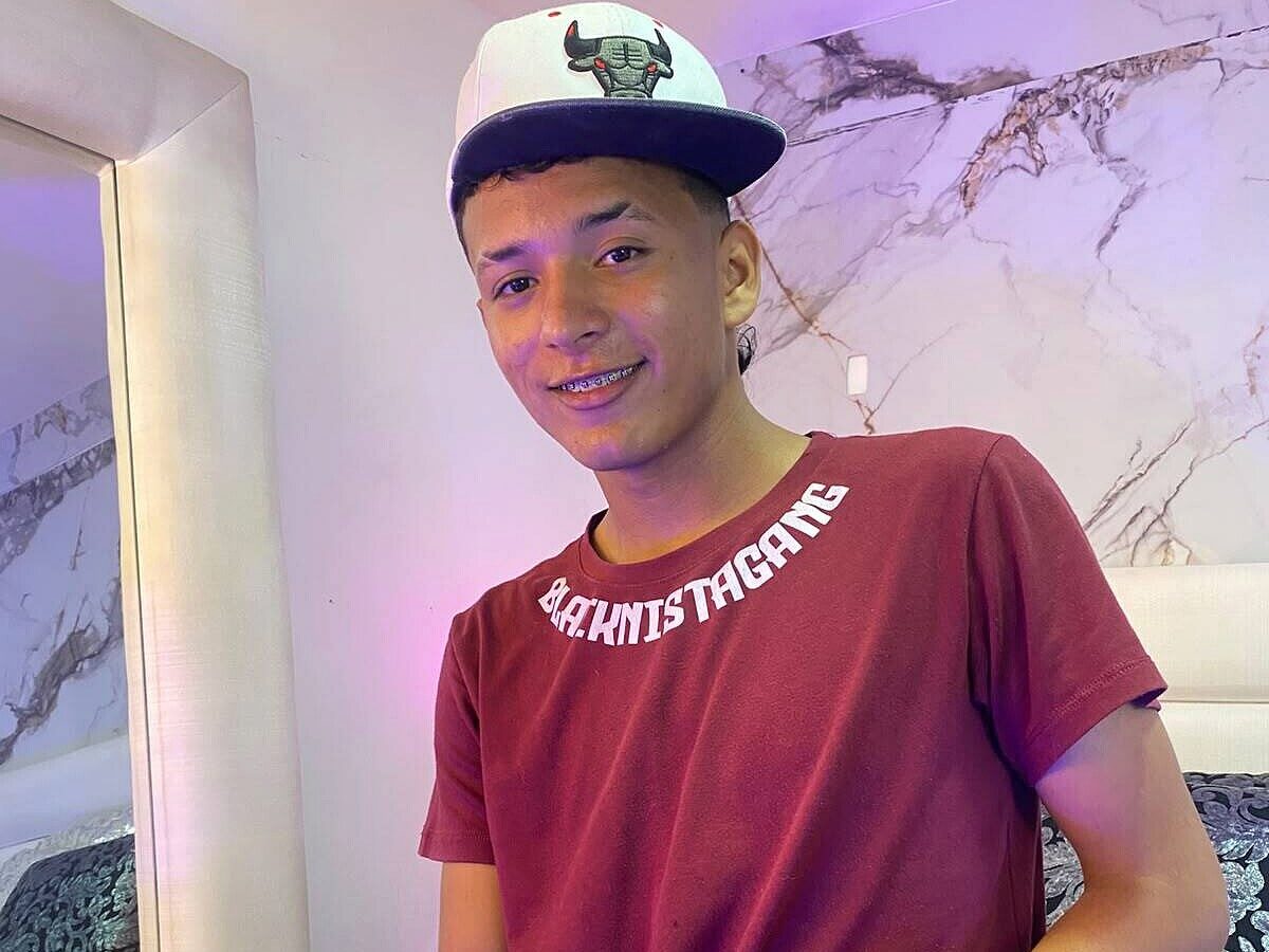 Lian Hard Live Chat on Flirt4Free