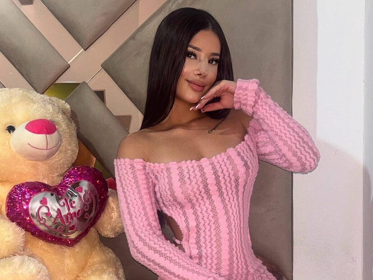 Ashley Jhoness Live Chat on Flirt4Free
