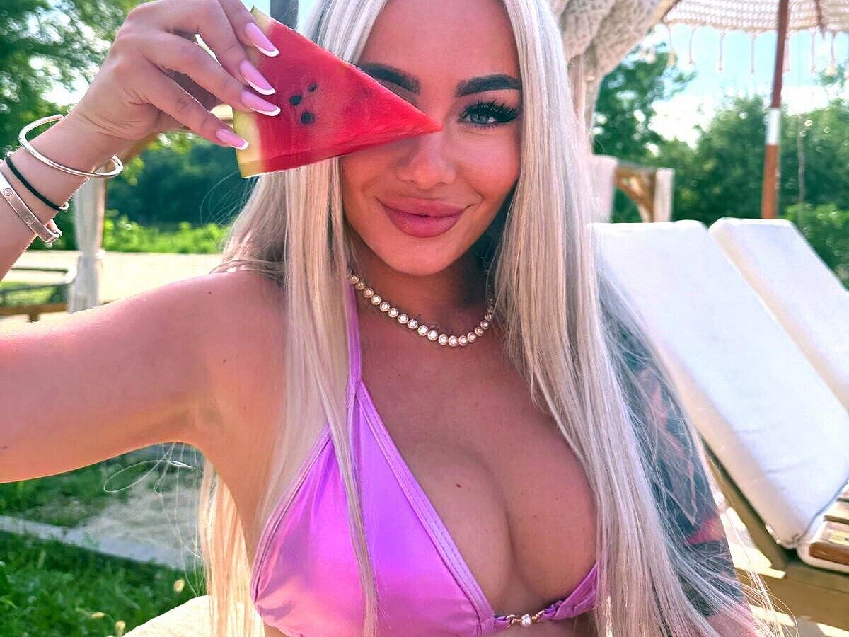 Live Chat with Francesca Grayy on Flirt4Free