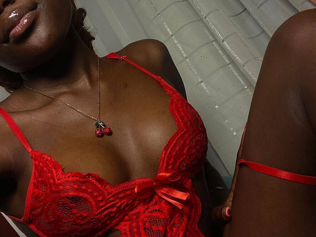 Cloe Belle Live Chat on Flirt4Free
