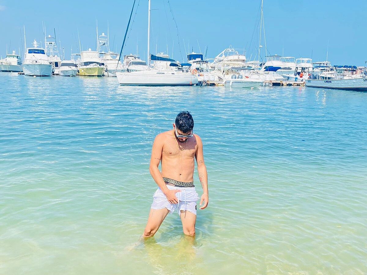 Adam Moreen Live Webcam on Flirt4Free