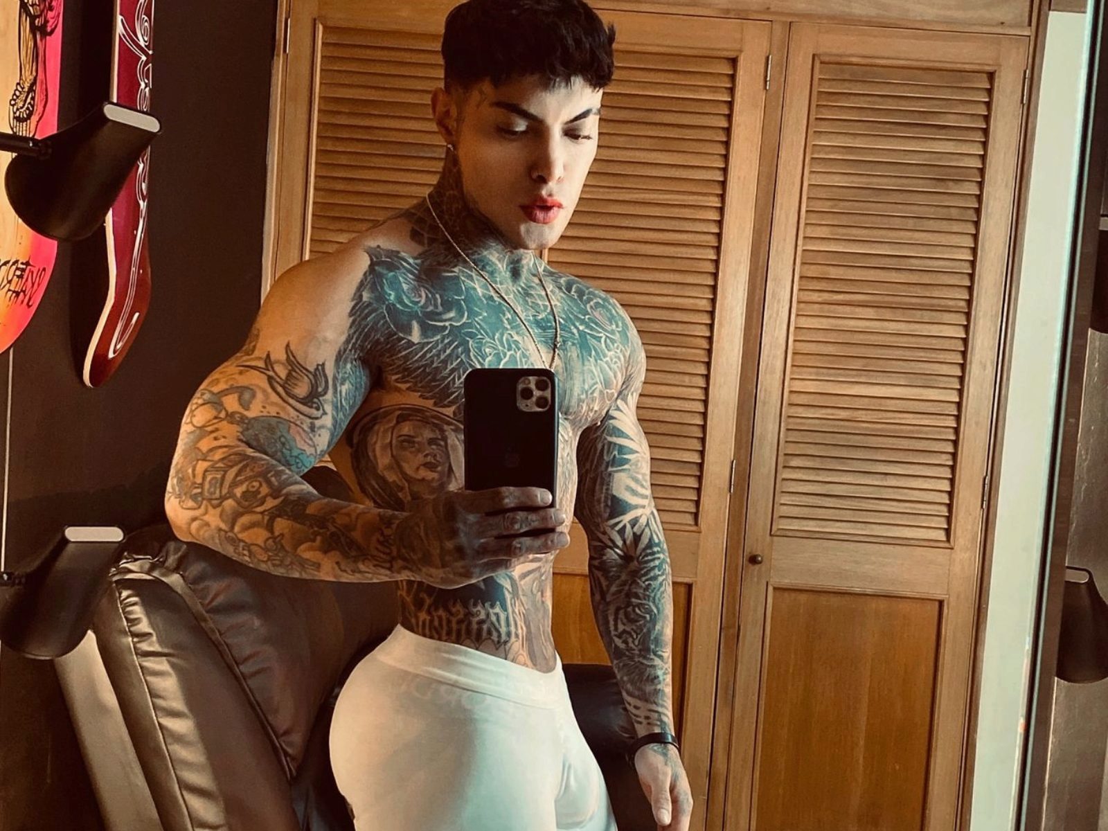 Angelo Vecker webcam model