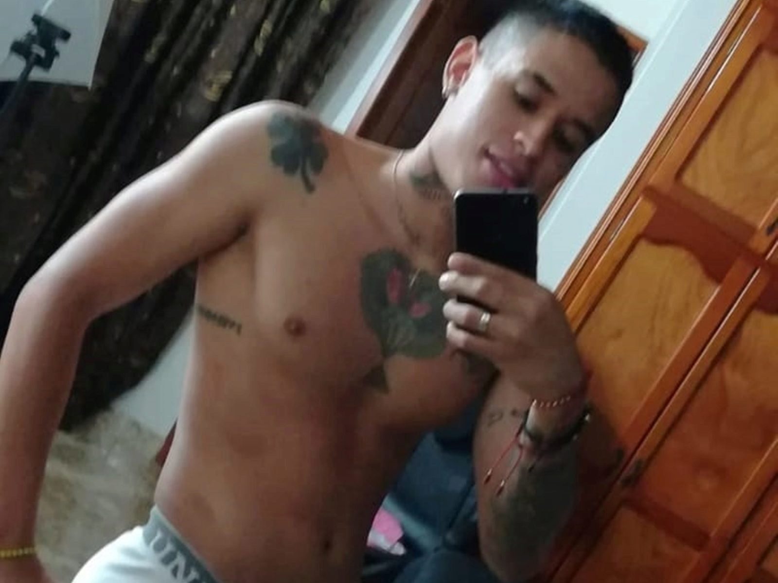 Dan Airen webcam model