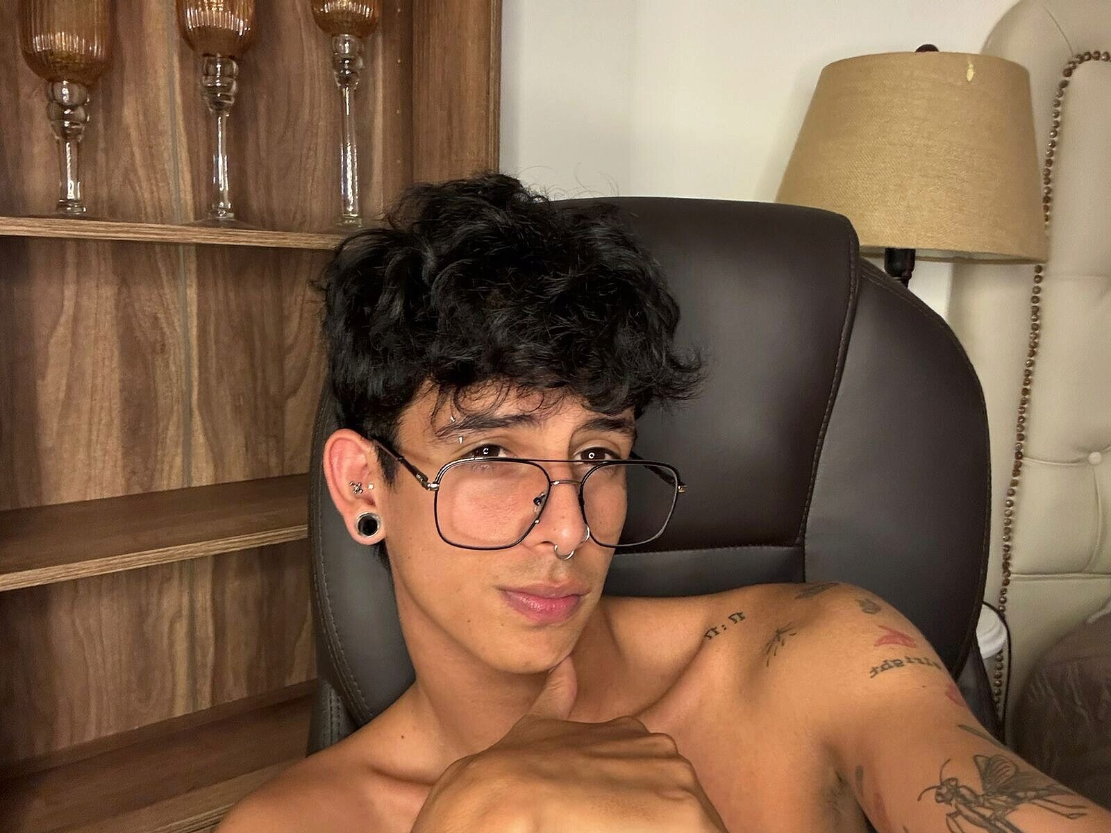 Live Chat with Travis Colin on Flirt4Free