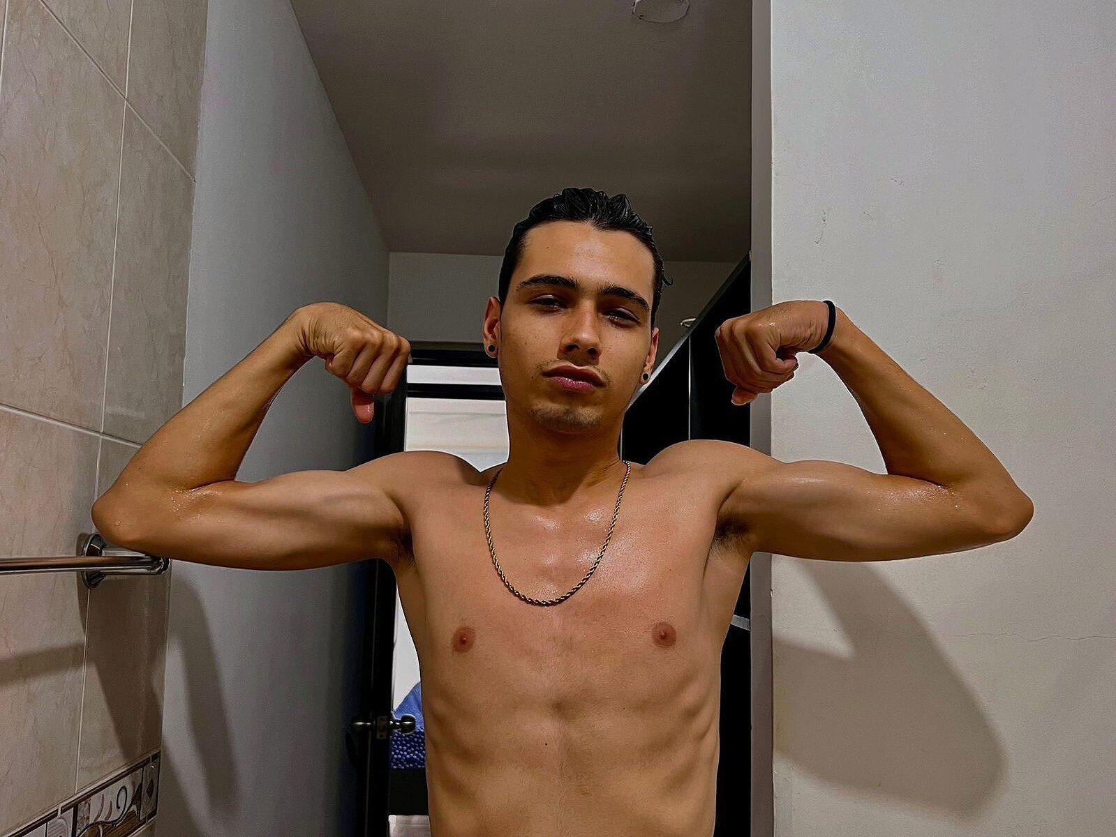 Watch  Adefer Nova live on cam at Flirt4Free