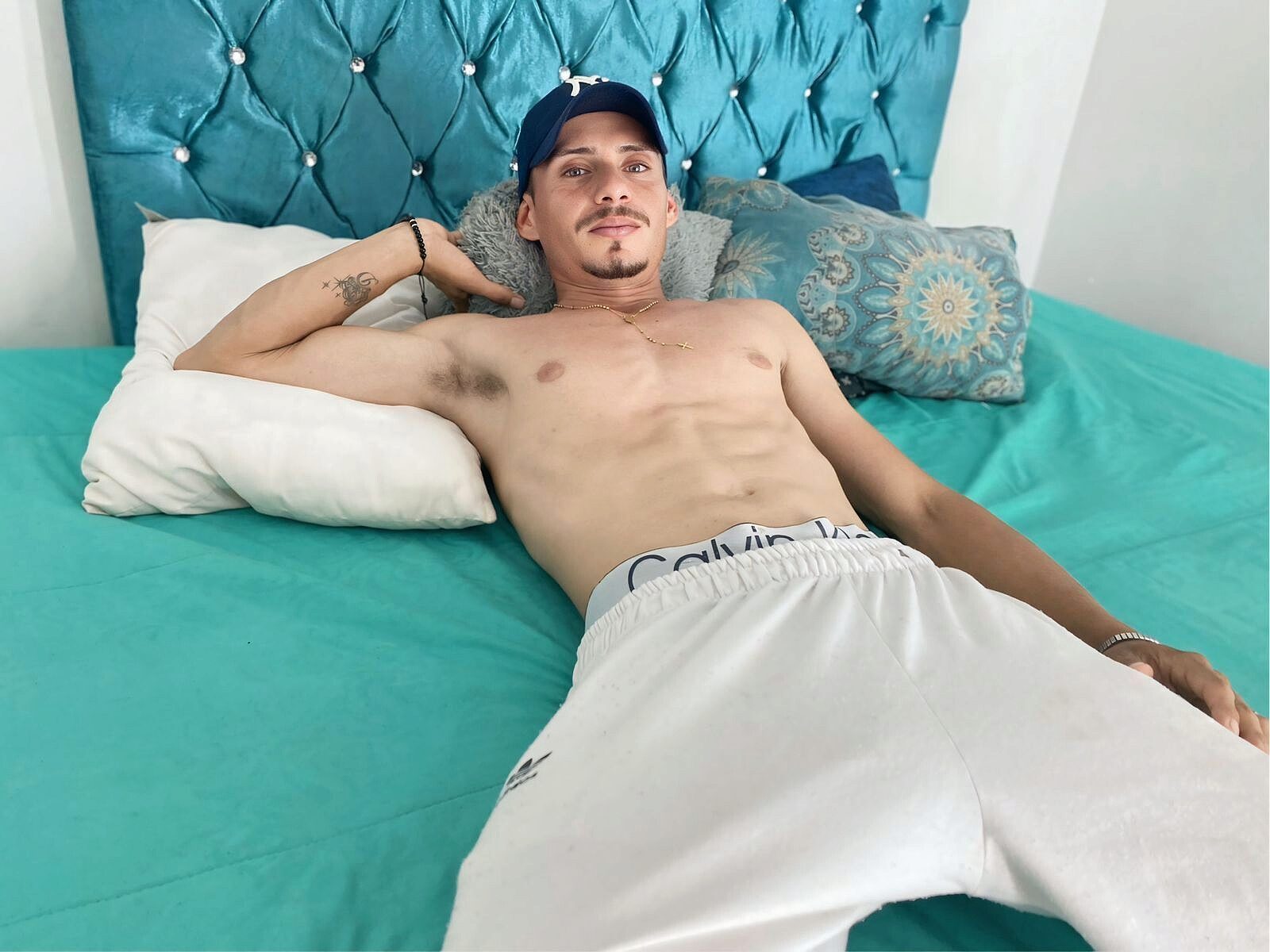 Ronald Colls live cam model at Flirt4Free