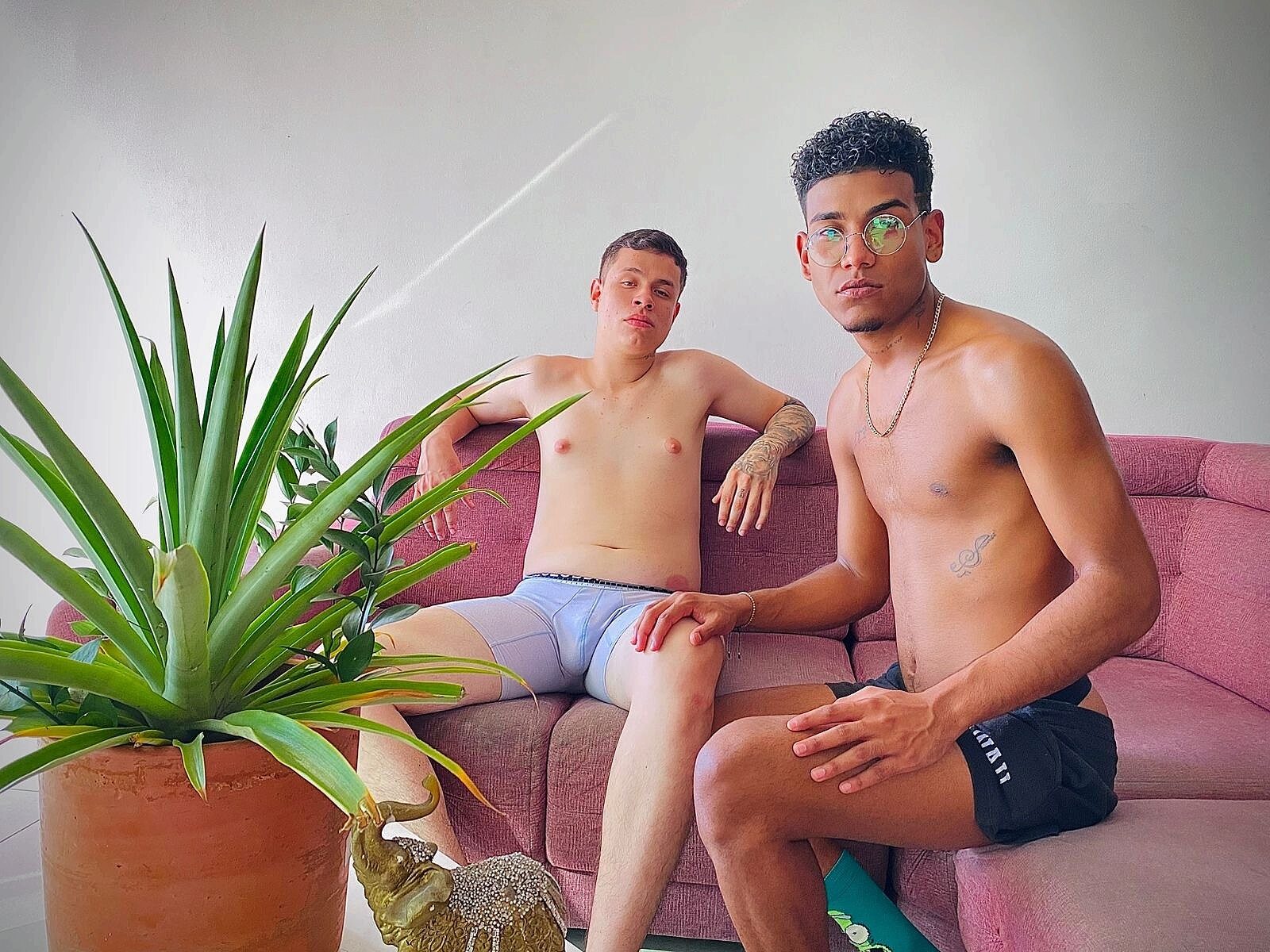 Alex & Anthuam live cam model at Flirt4Free