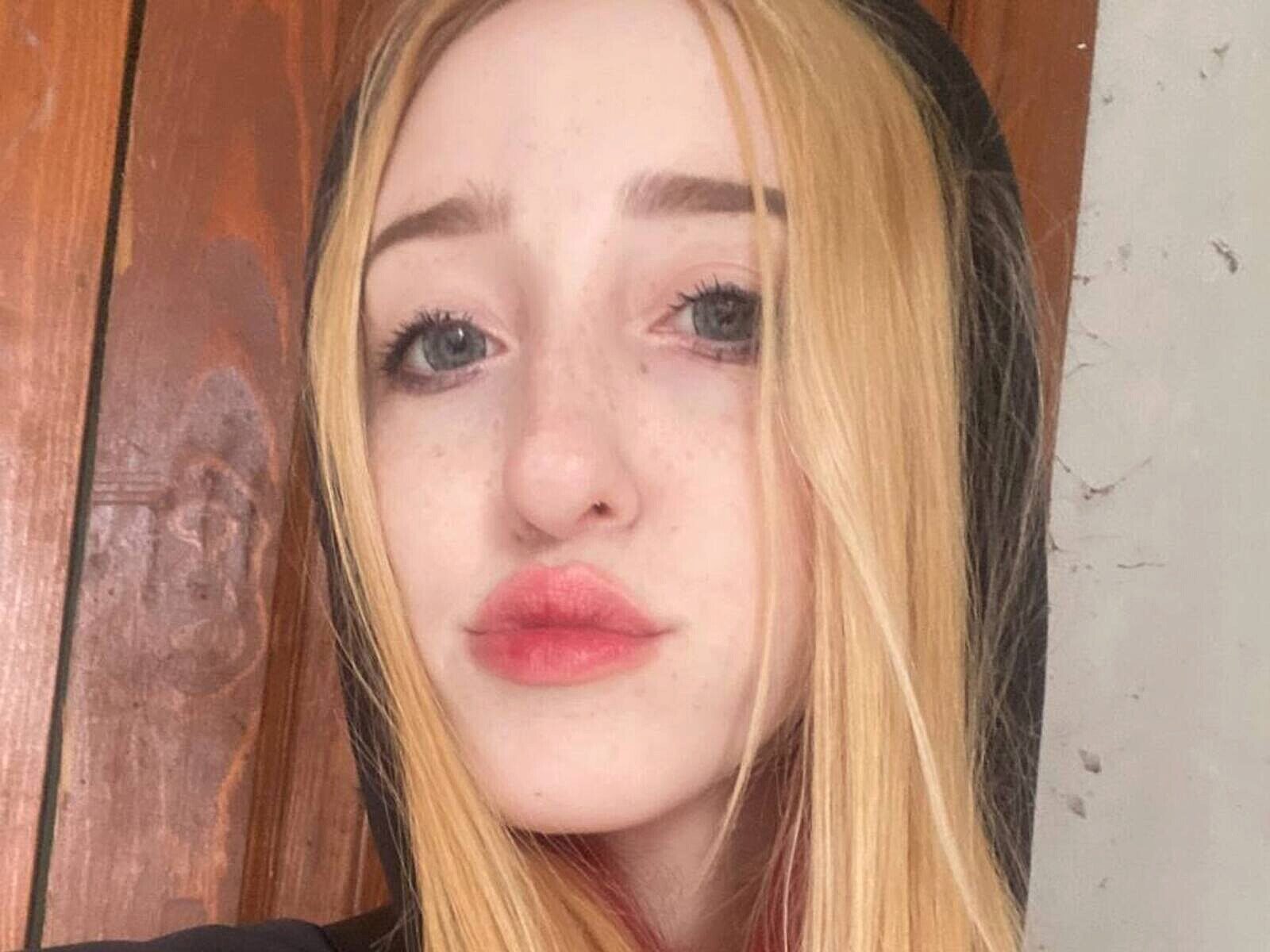 Silver Creighton sexcamlive