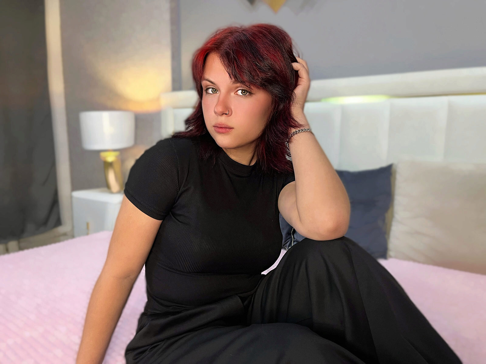 Hanna Bells live cam model at Flirt4Free