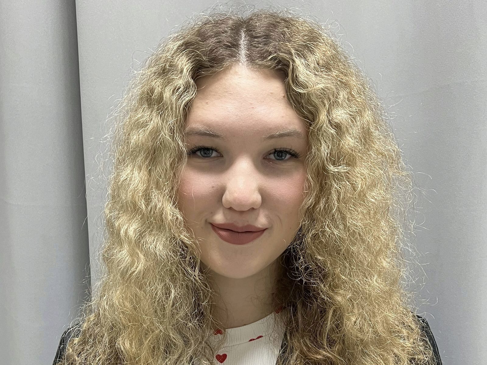 Watch Sue Holt live on cam on Flirt4Free