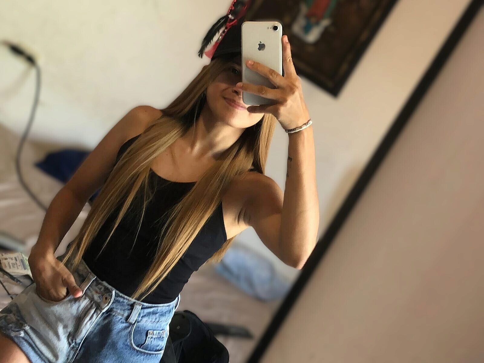 Watch Honey Thomsons live on cam on Flirt4Free