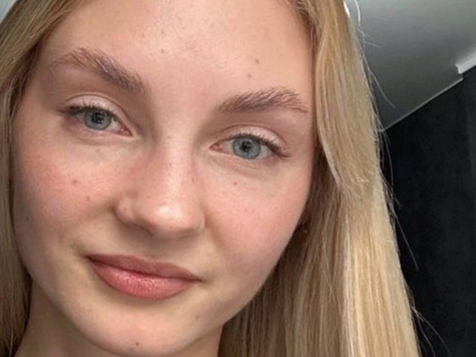 Watch Dayna Lentini live on cam on Flirt4Free