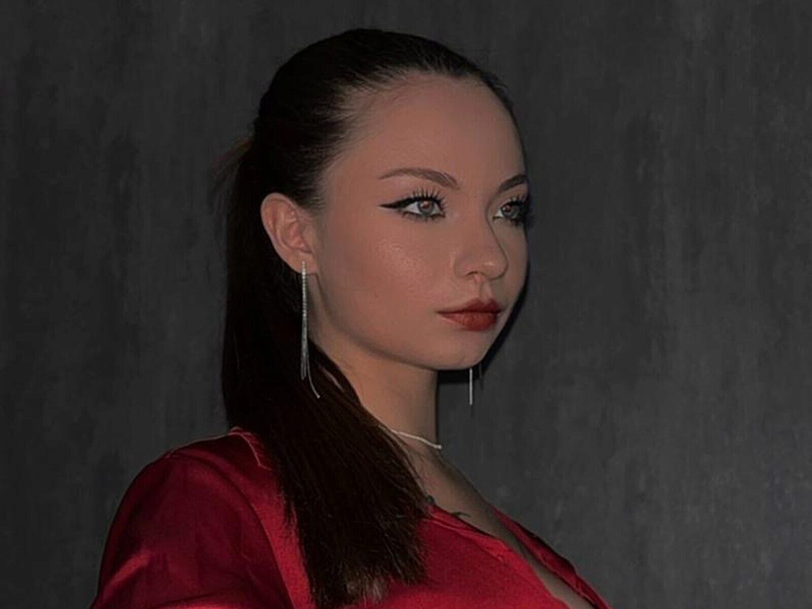 Watch Sara Nunez live on cam on Flirt4Free