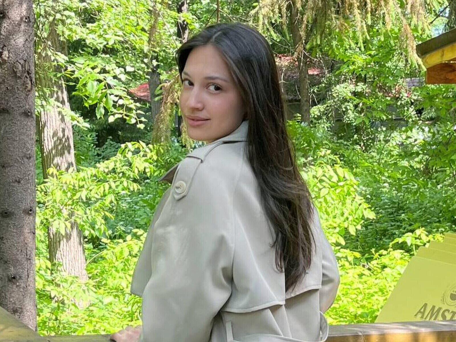 Voncile Zahri Live Chat on Flirt4Free