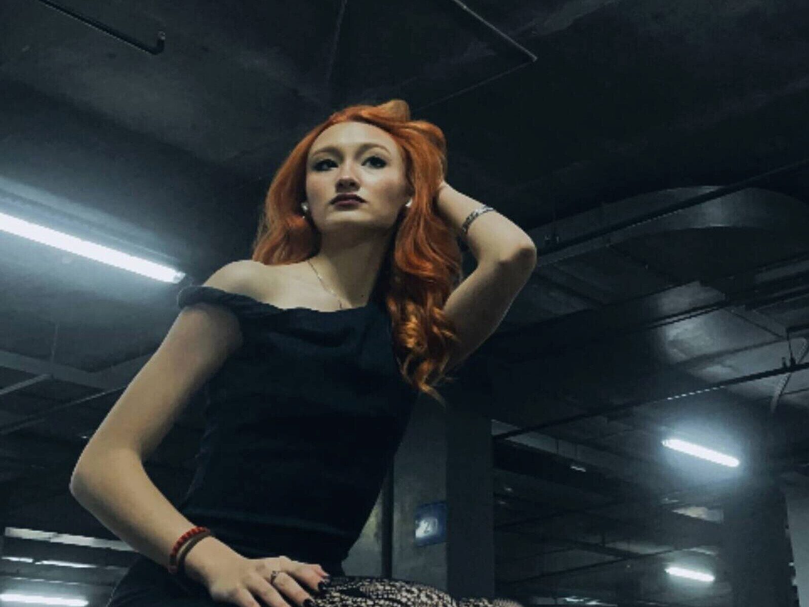 Lizzie Caprario Live Chat on Flirt4Free