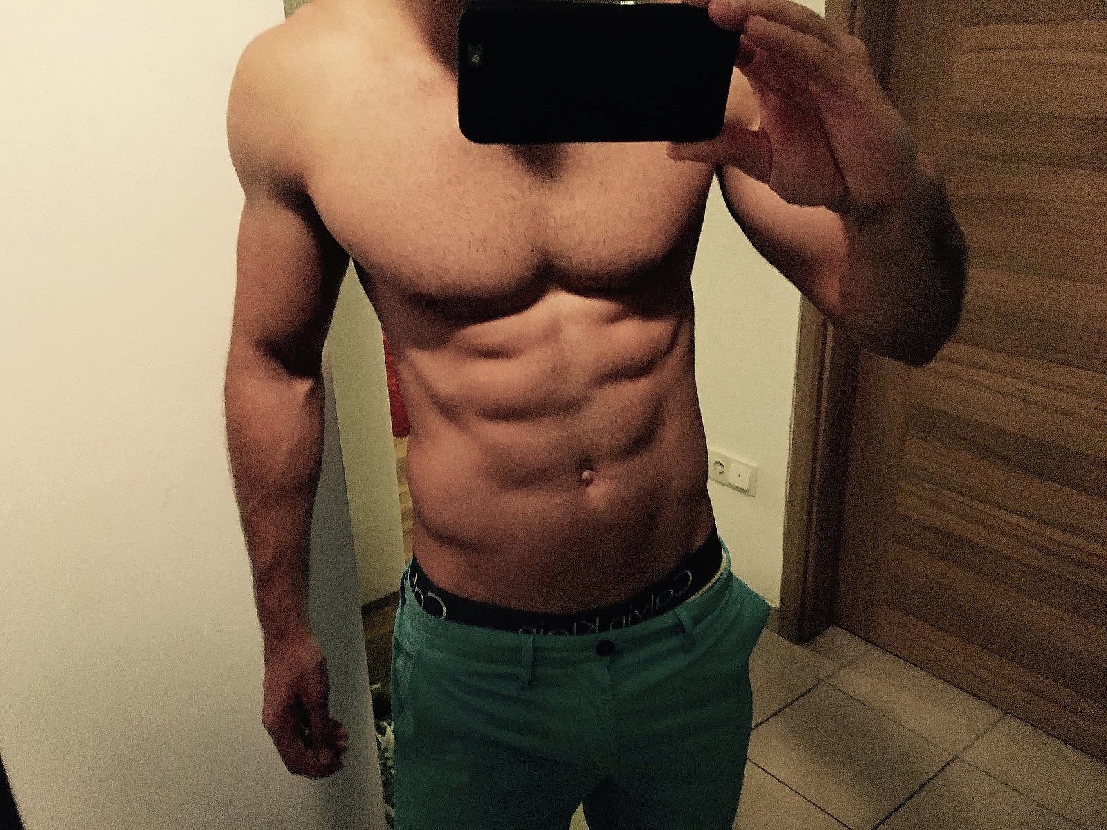 Chris Aron Live Cam on Flirt4Free