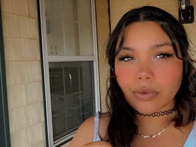 Molly Mounds live cam model at Flirt4Free