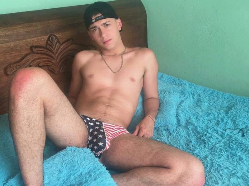 Watch Andres Lox live on cam at Flirt4Free