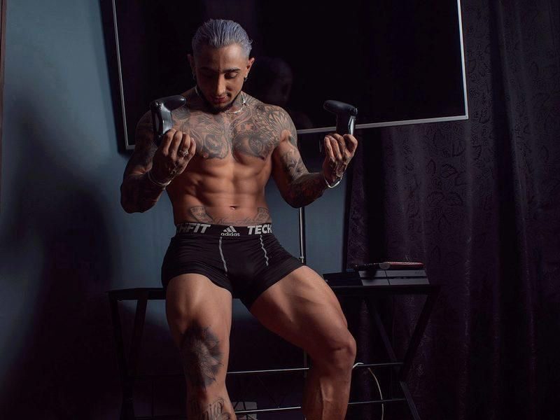 Watch Oliver Terry live on cam on Flirt4Free