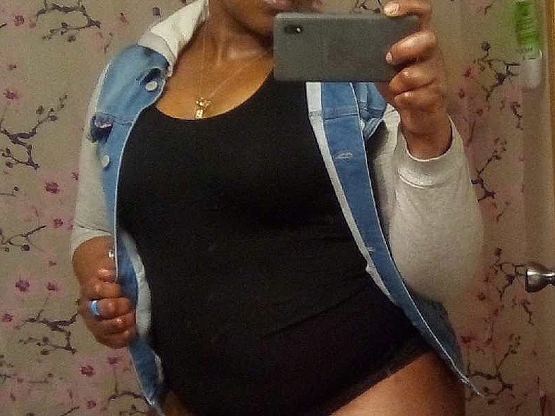 Watch Ivory Dee live on cam on Flirt4Free