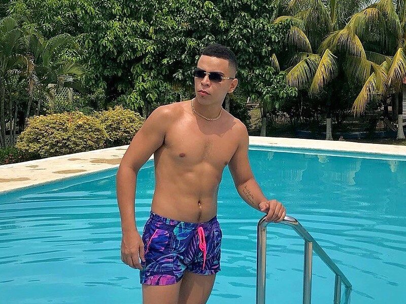 Leo Dilouvre Live Cam on Flirt4Free