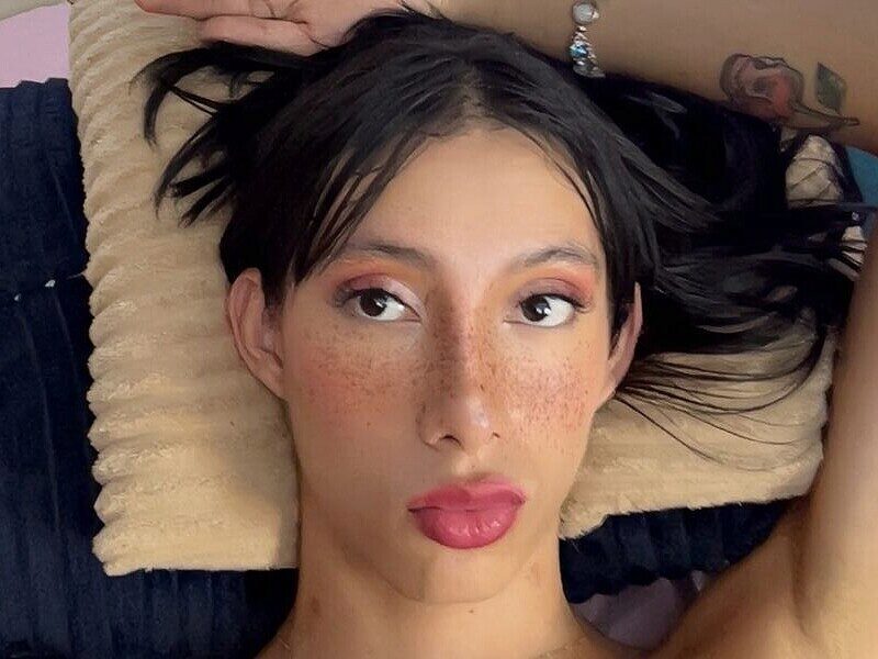 Watch Alice Salvatore live on cam on Flirt4Free