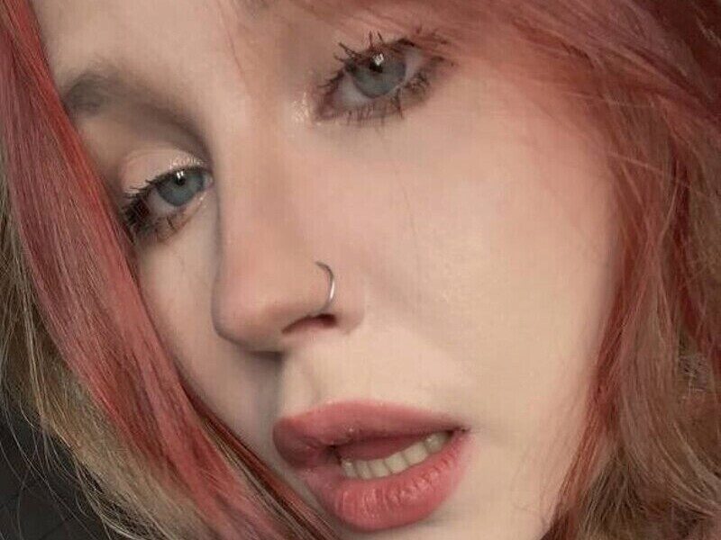 Live Chat with Eleanore Schwendeman on Flirt4Free