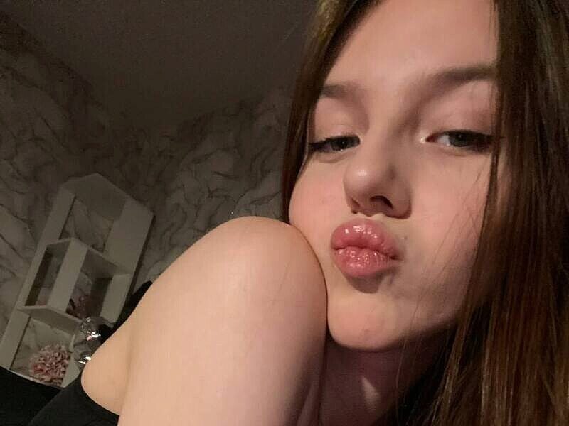 Twanda Lunstrum Live Webcam on Flirt4Free